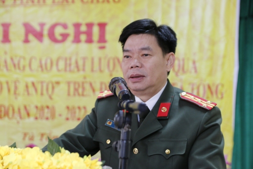 Đồng chí Đại tá Tao Văn Trường - Phó Giám đốc Công an tỉnh phát biểu tại hội nghị