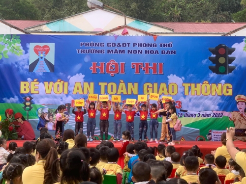 Phong Thổ: Đẩy mạnh tuyên truyền Luật ATGT cho các em học sinh