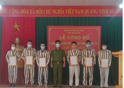 Trại tạm giam Công an tỉnh Lai Châu tổ chức Lễ công bố giảm thời hạn chấp hành án phạt tù cho phạm nhân dịp lễ 30/4/2023