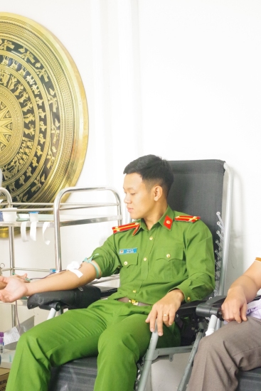 Đoàn viên thanh niên CAH Mường Tè tích cực tham gia hiến máu tình tình nguyện