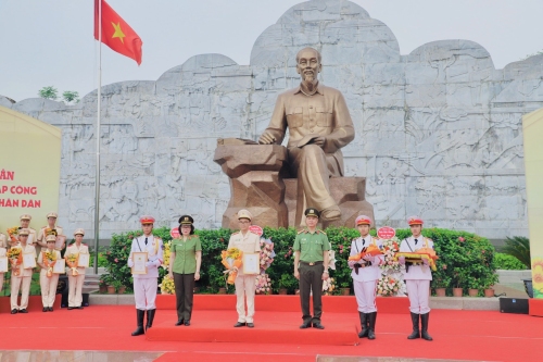 Đồng chí Thượng úy Hồ Văn Ngọc - Đoàn viên Chi đoàn An ninh mạng và PCTP sử dụng công nghệ cao - Công an tỉnh Lai Châu tại Lễ tuyên dương