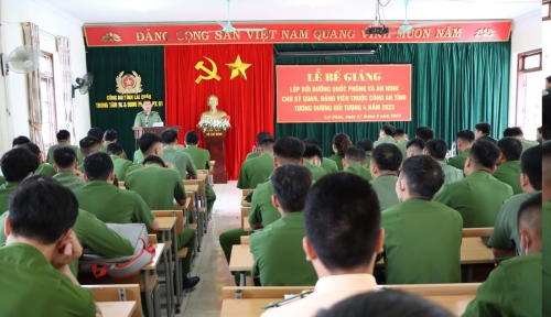 Đại tá Tao Văn Trường - Phó giám đốc Công an tỉnh phát biểu tại buổi lễ