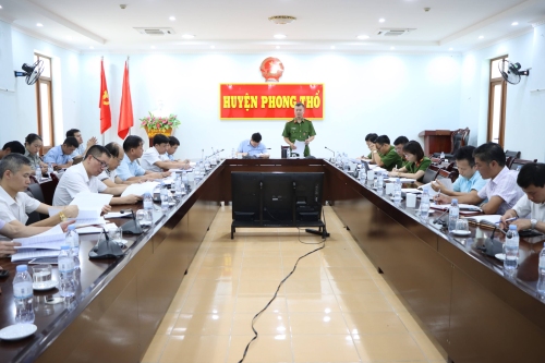 Đại tá Nguyễn Tuấn Hưng - Phó giám đốc Công an tỉnh, Tổ phó Tổ công tác Đề án 06 tỉnh phát biểu tại buổi làm việc