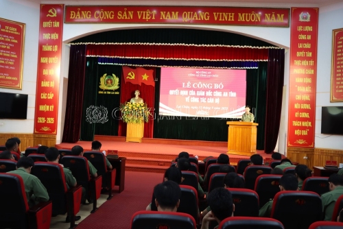 Đại tá Tao Văn Trường - Phó giám đốc Công an tỉnh phát biểu tại buổi lễ