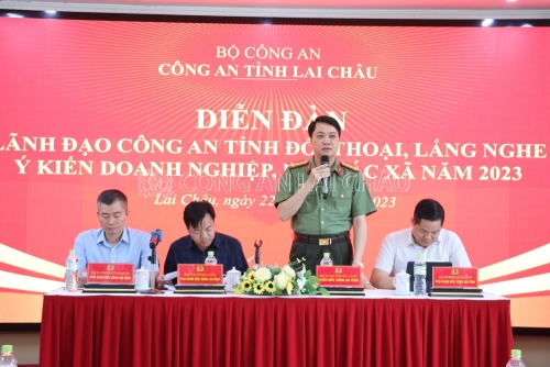 Đại tá Nguyễn Viết Giang - Ủy viên Ban Thường vụ Tỉnh ủy, Giám đốc Công an tỉnh phát biểu tại diễn đàn