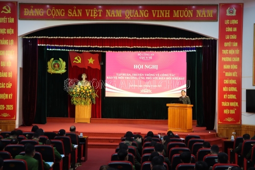 Thượng tá Phạm Văn Tuấn, Trưởng Phòng Hậu cần Công an tỉnh Lai Châu phát biểu khai mạc lớp tập huấn.