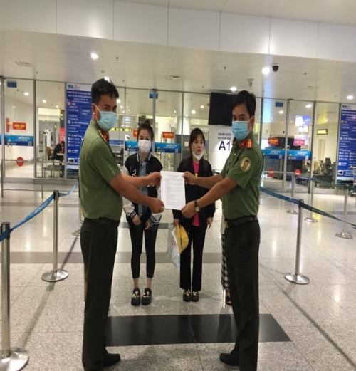 Phòng Quản lý xuất nhập cảnh, Công an tỉnh phối hợp với Cục A08  tiếp nhận 04 trường hợp xuất cảnh trái phép Myanmar tại Sân bay quốc tế Nội Bài