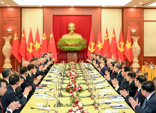 Hội đàm giữa đoàn đại biểu của Trung Quốc và Việt Nam tại Hà Nội tháng 12/2023