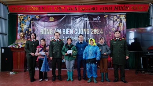 Trao 1000 suất quà cho hộ nghèo tại 02 huyện Sìn Hồ, Phong Thổ