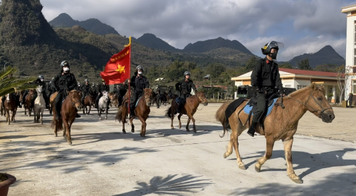 Đoàn kỵ binh luyện tập tại thao trường Tiểu đoàn CSCĐ Lai Châu