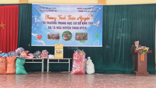Phòng Hồ sơ nghiệp vụ phối hợp tổ chức chương trình thiện nguyện tại xã Tà Hừa