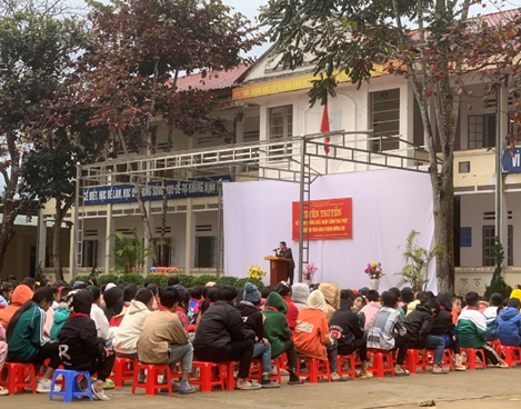 Tuyên truyền pháp luật về xuất nhập cảnh tại xã Mường Khoa