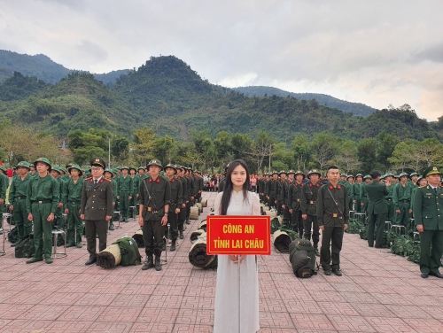Công an huyện Phong Thổ phối hợp tổ chức Lễ Giao nhận quân  năm 2024 nhanh gọn, an toàn