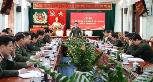 Đại tá Tao Văn Trường   Phó giám đốc Công an tỉnh phát biểu chỉ đạo tại Lễ ký kết
