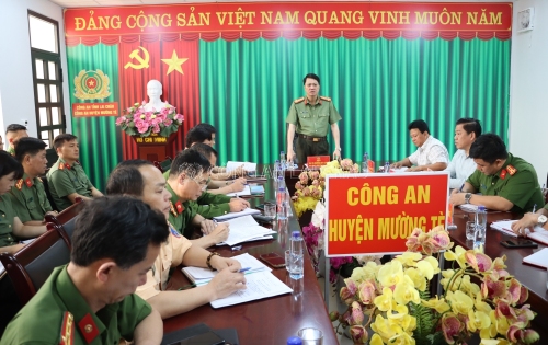 Đại tá Nguyễn Viết Giang - Giám đốc Công an tỉnh phát biểu tại buổi lễ
