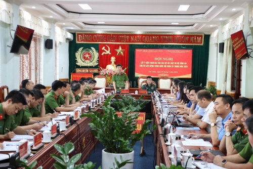 Đại tá Lê Anh Hưng – Phó Giám đốc Công an tỉnh điều hành phần thảo luận tại Hội nghị.