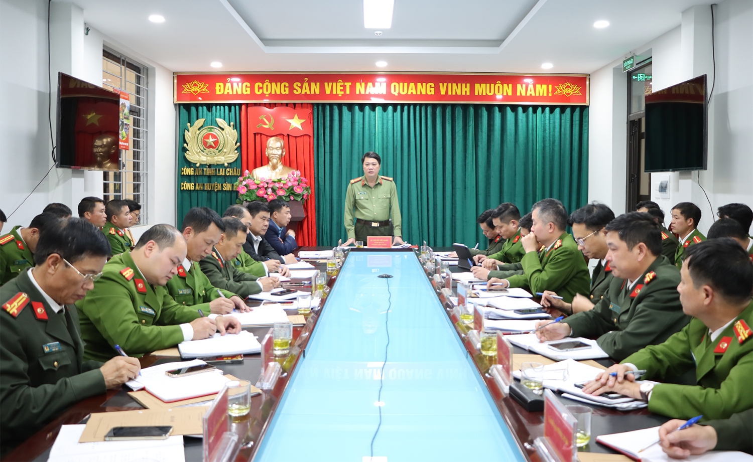 Ban Thường vụ Đảng ủy Công an tỉnh làm việc với Công an huyện Sìn Hồ