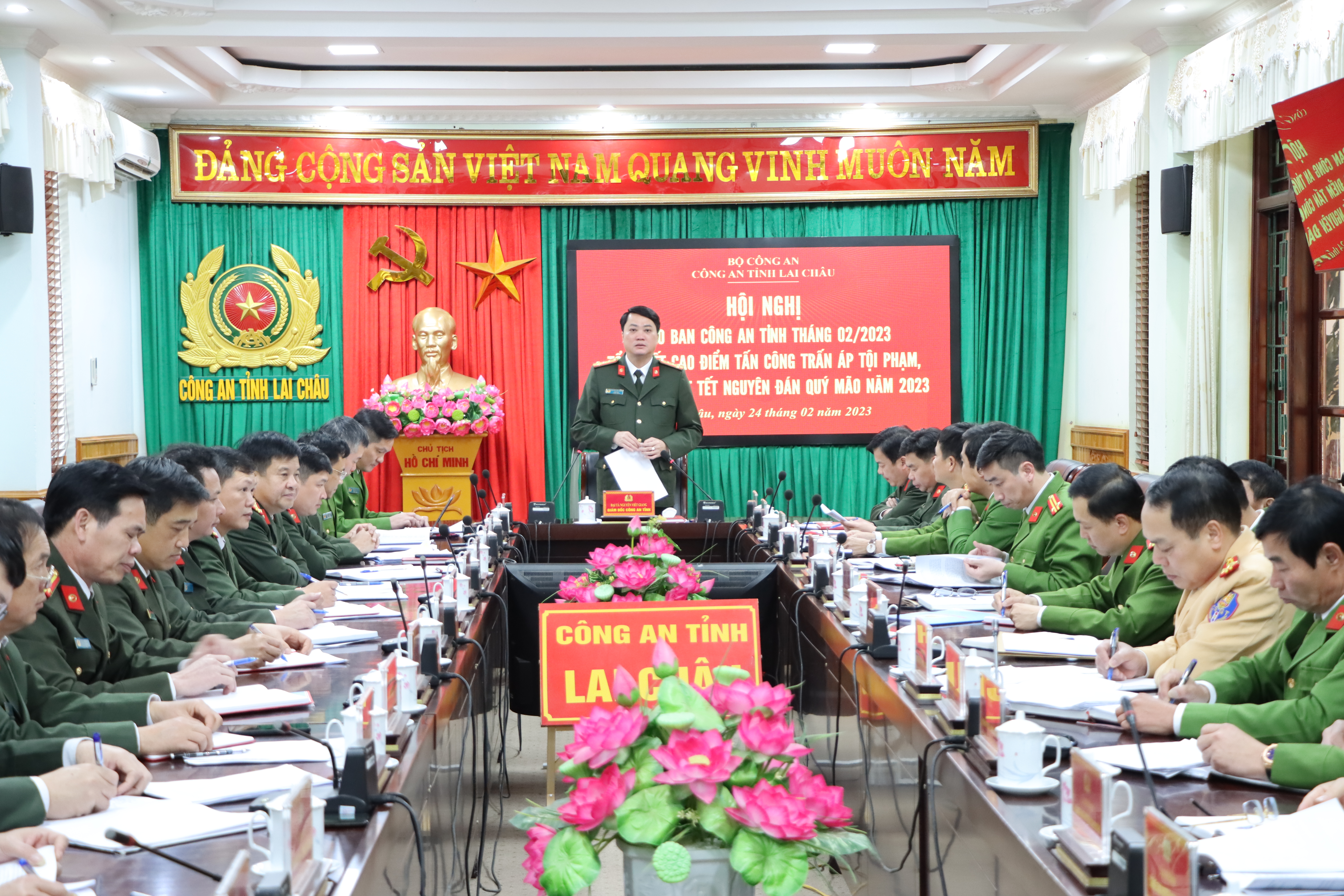 Đại tá Nguyễn Viết Giang - Ủy viên Ban Thường vụ tỉnh ủy, Giám đốc Công an tỉnh phát biểu tại Hội nghị