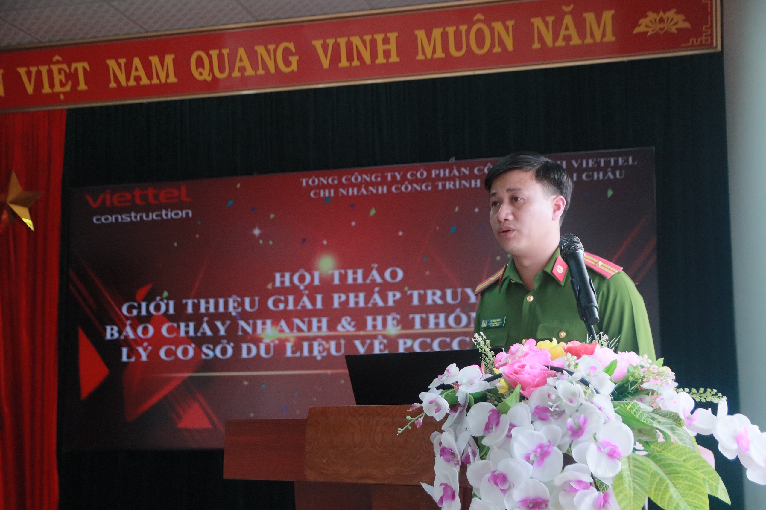 Thiếu tá Vũ Văn Hùng, Trưởng Phòng Cảnh sát PCCC và cứu nạn, cứu hộ phát biểu tại Hội Thảo