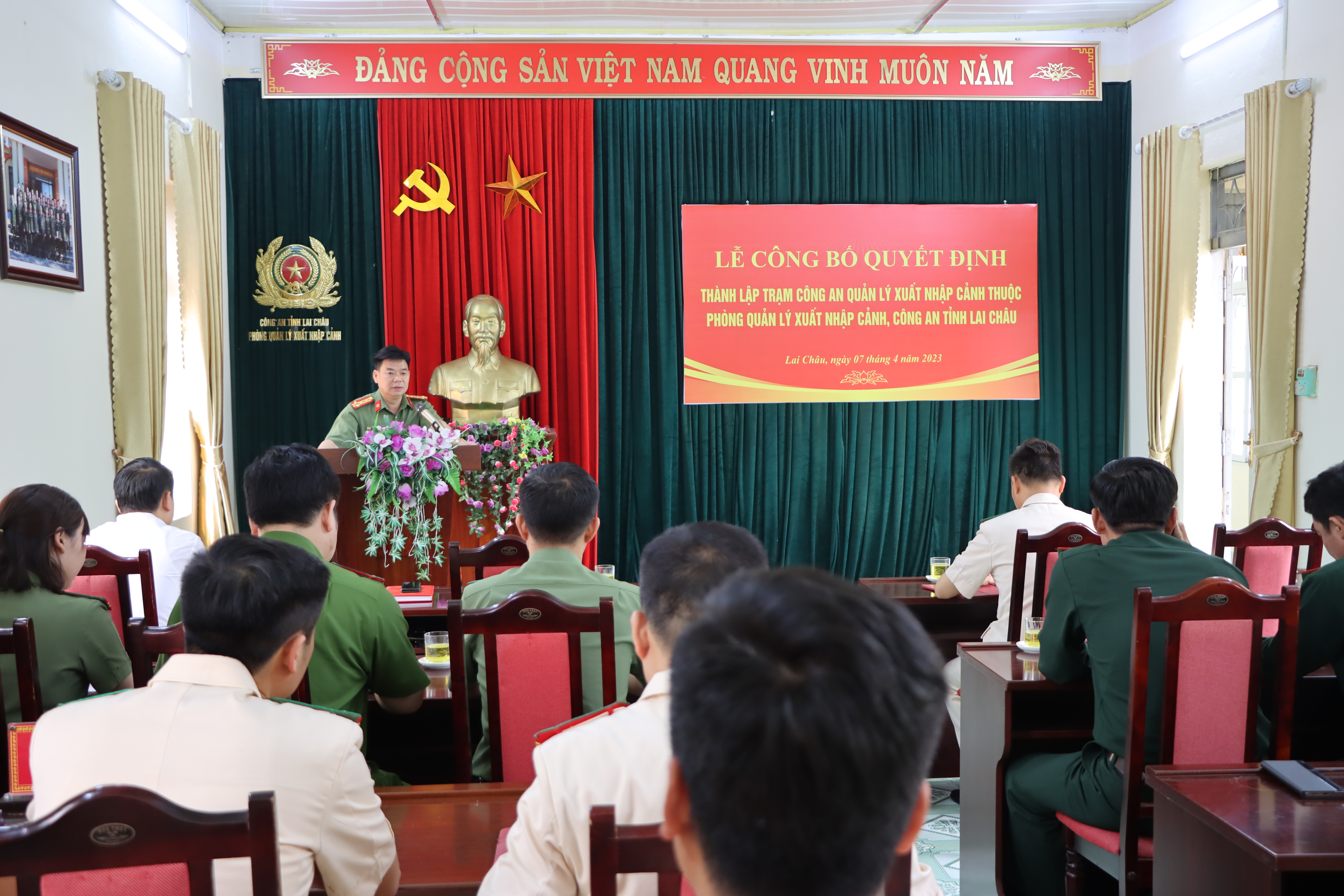 Đại tá Tao Văn Trường - Phó giám đốc Công an tỉnh phát biểu chỉ đạo tại buổi lễ