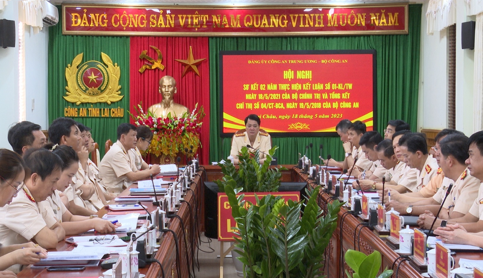 Đại tá Nguyễn Viết Giang - Giám đốc Công an tỉnh dự Hội nghị tại điểm cầu Công an tỉnh Lai Châu