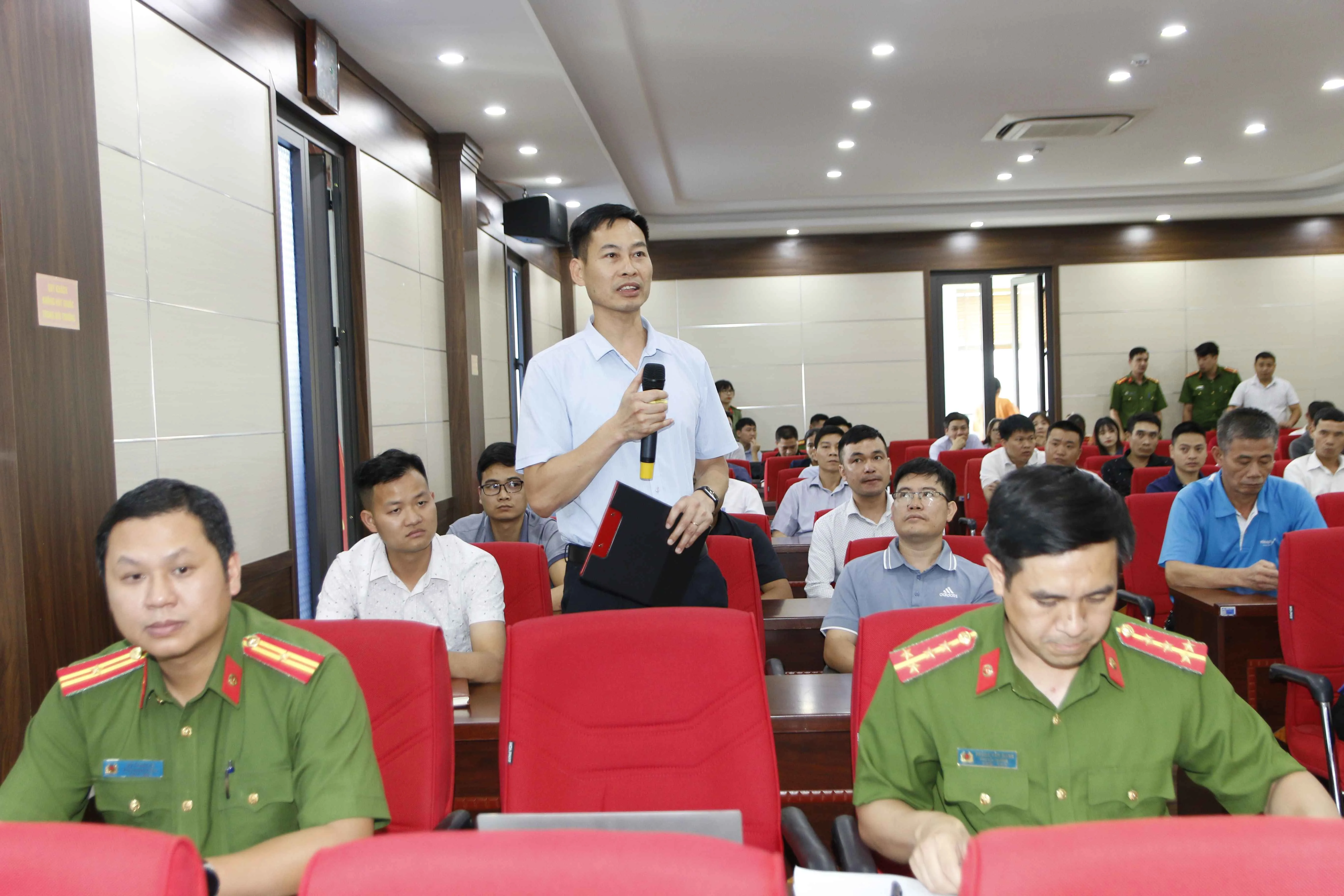 Đại biểu tham gia đối thoại