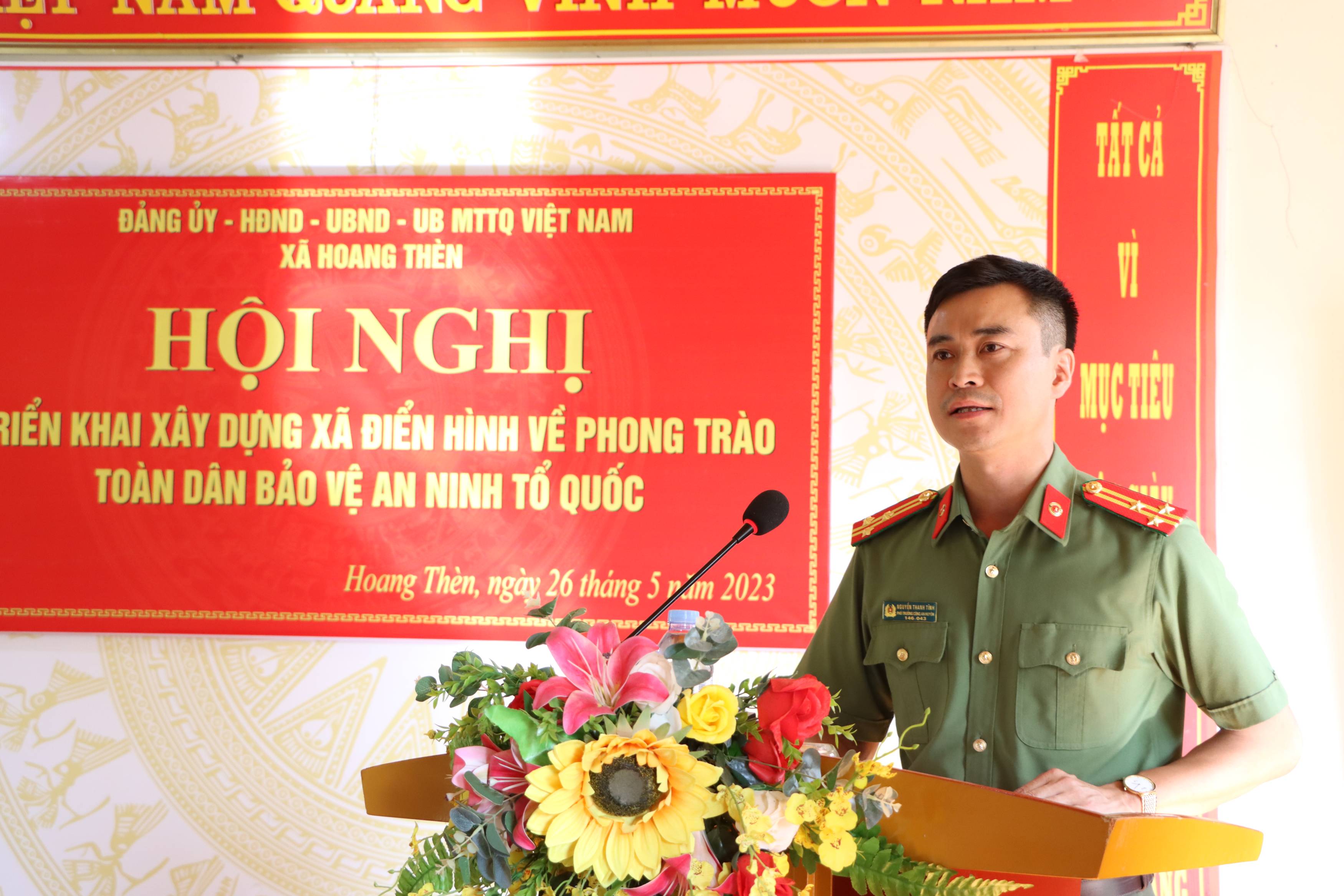 Thượng tá Nguyễn Thanh Tĩnh - Phó trưởng Công an huyện phát biểu tại hội nghị