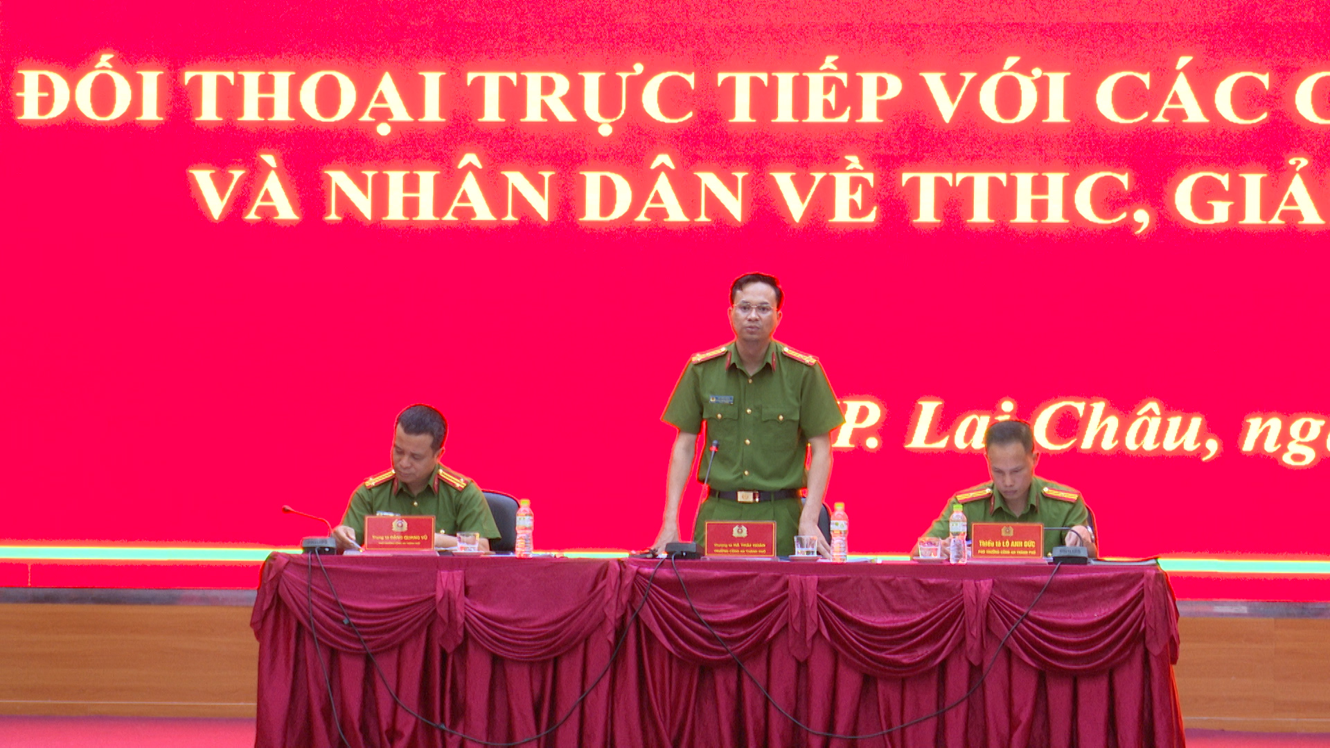Thượng tá Hà Thái Hoàn - Trưởng Công an thành phố chủ trì hội nghị
