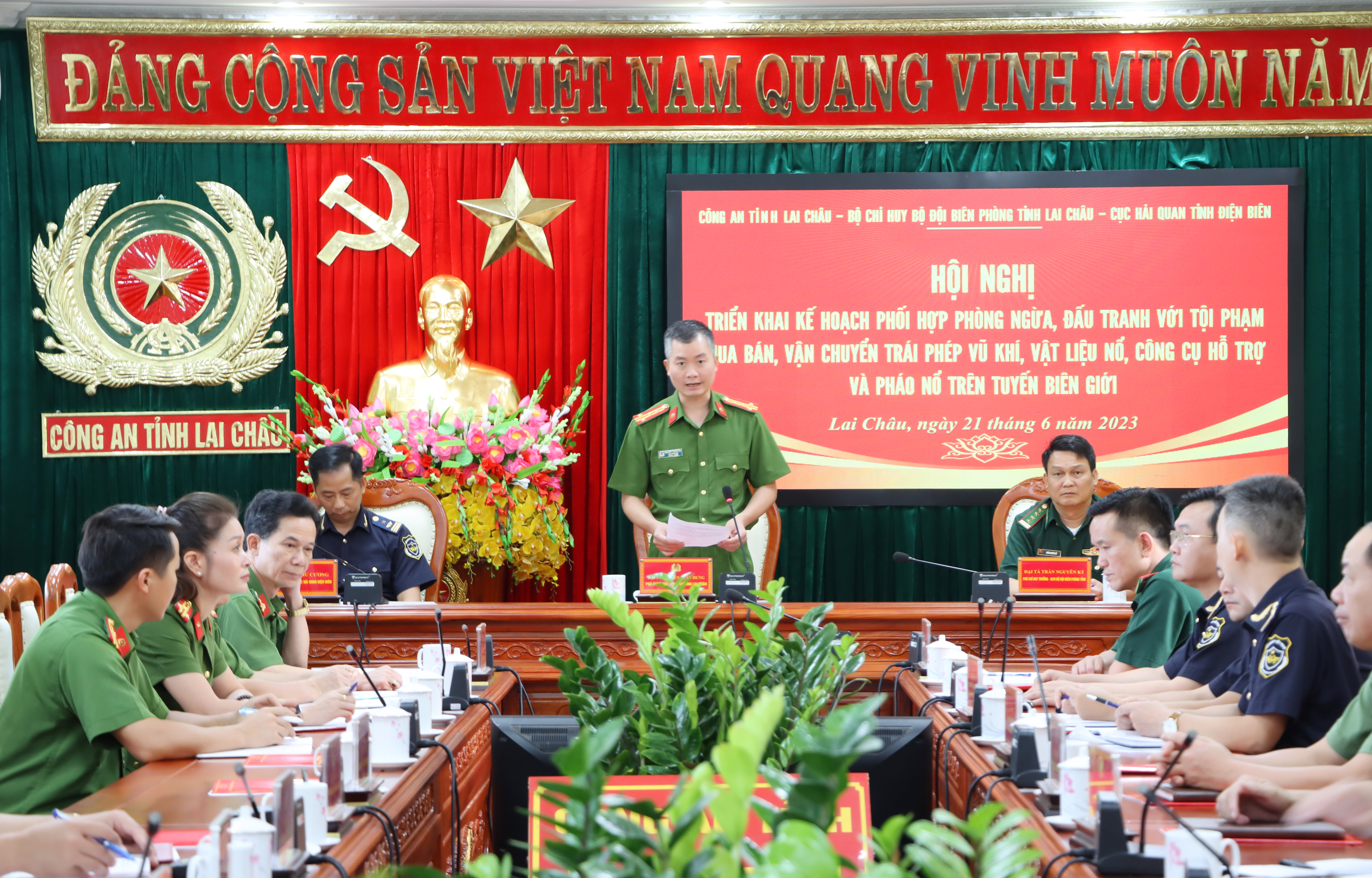 Đại tá Nguyễn Tuấn Hưng Phó Giám đốc Công an tỉnh Lai Châu phát biểu tại HN