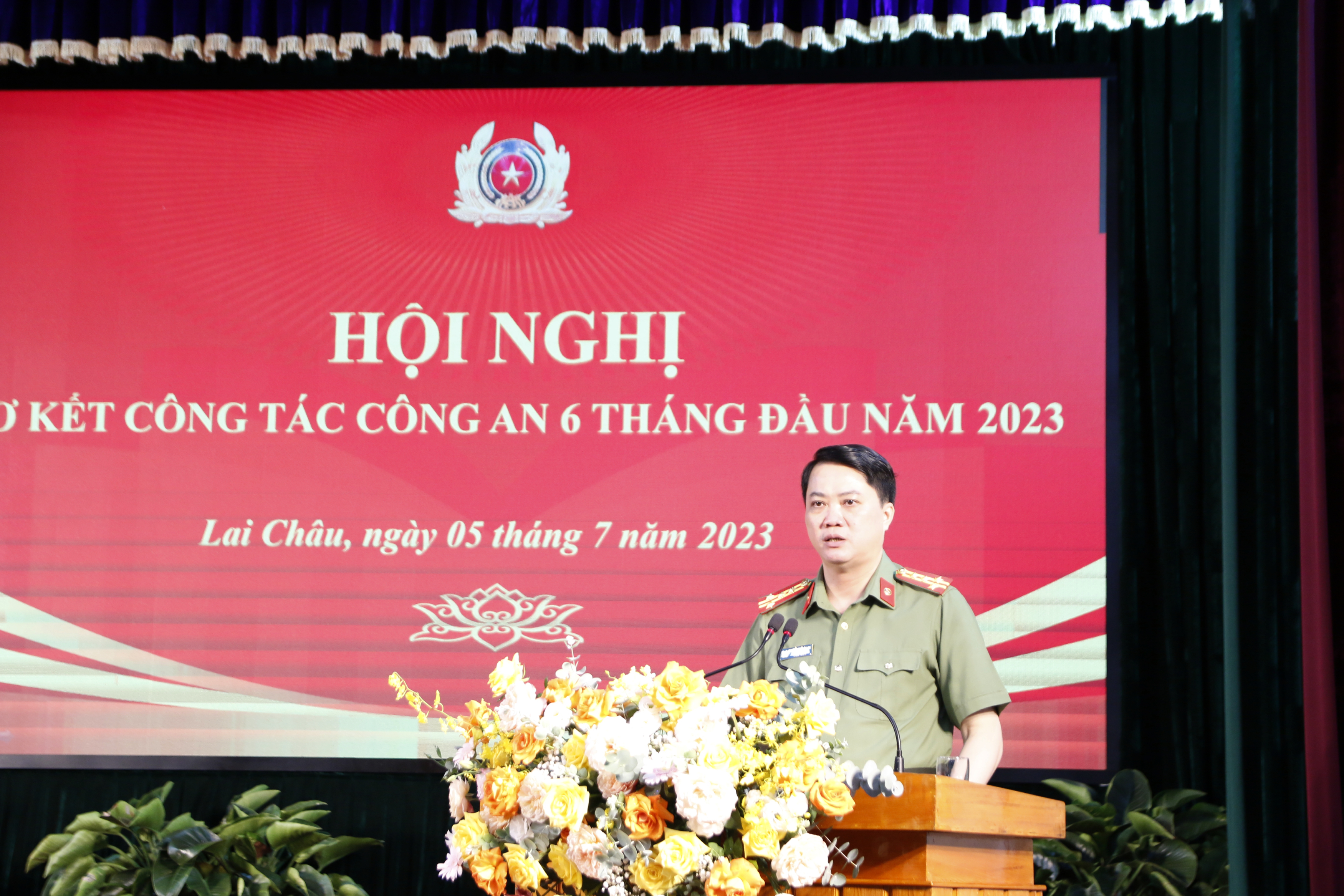 Đại tá Nguyễn Viết Giang - Giám đốc Công an tỉnh phát biểu kết thúc tại Hội nghị