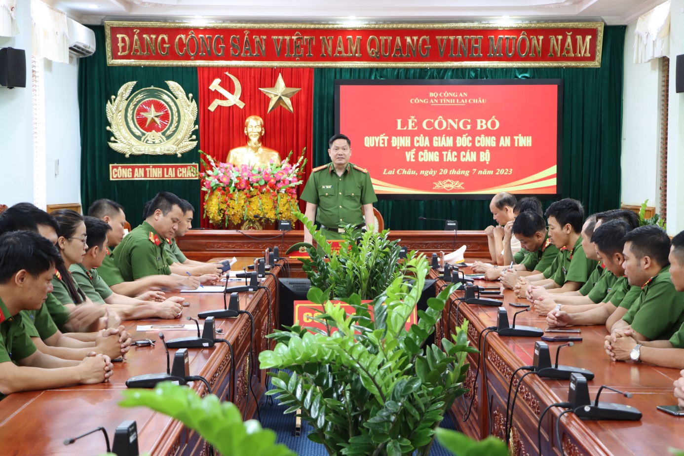 Đại tá Phạm Hải Đăng - Phó giám đốc Công an tỉnh phát biểu tại buổi lễ