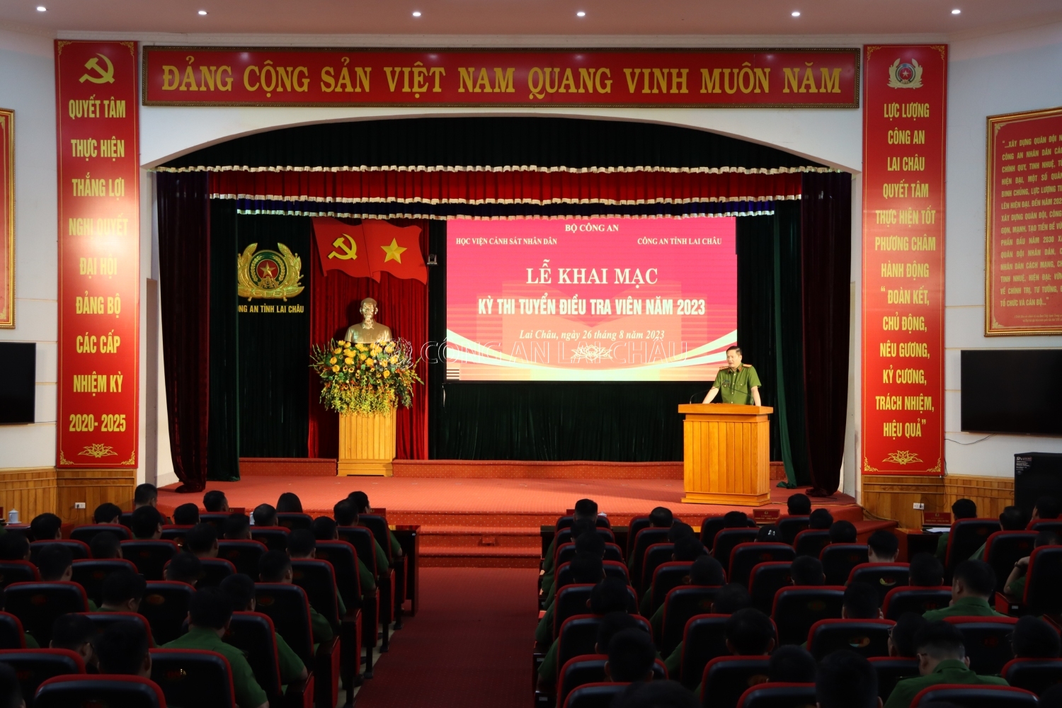 Đại tá Phạm Hải Đăng, Phó giám đốc Công an tỉnh phát biểu tại buổi Lễ