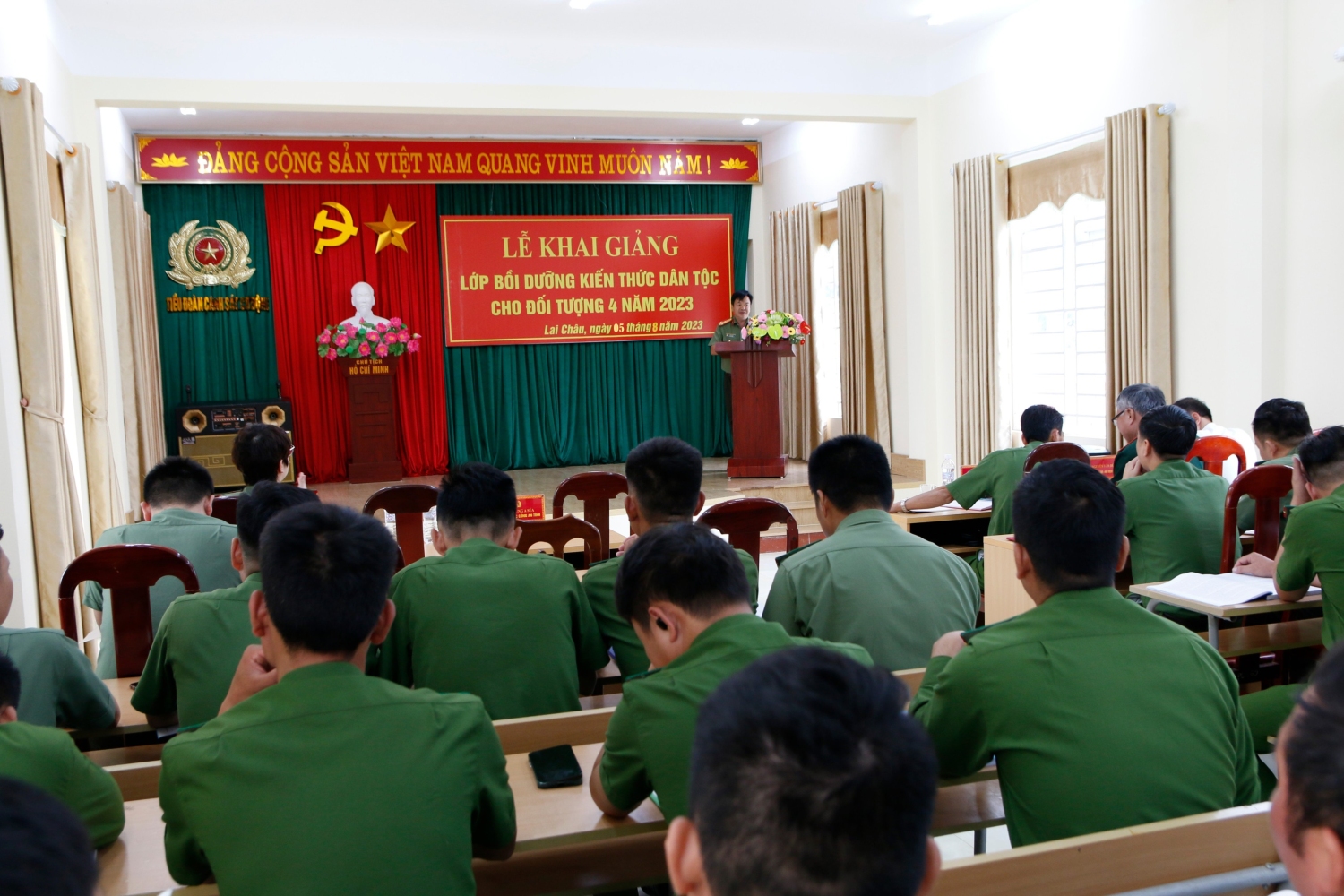 Đại tá Sùng A Súa - Phó giám đốc Công an tỉnh phát biểu chỉ đạo tại buổi Lễ