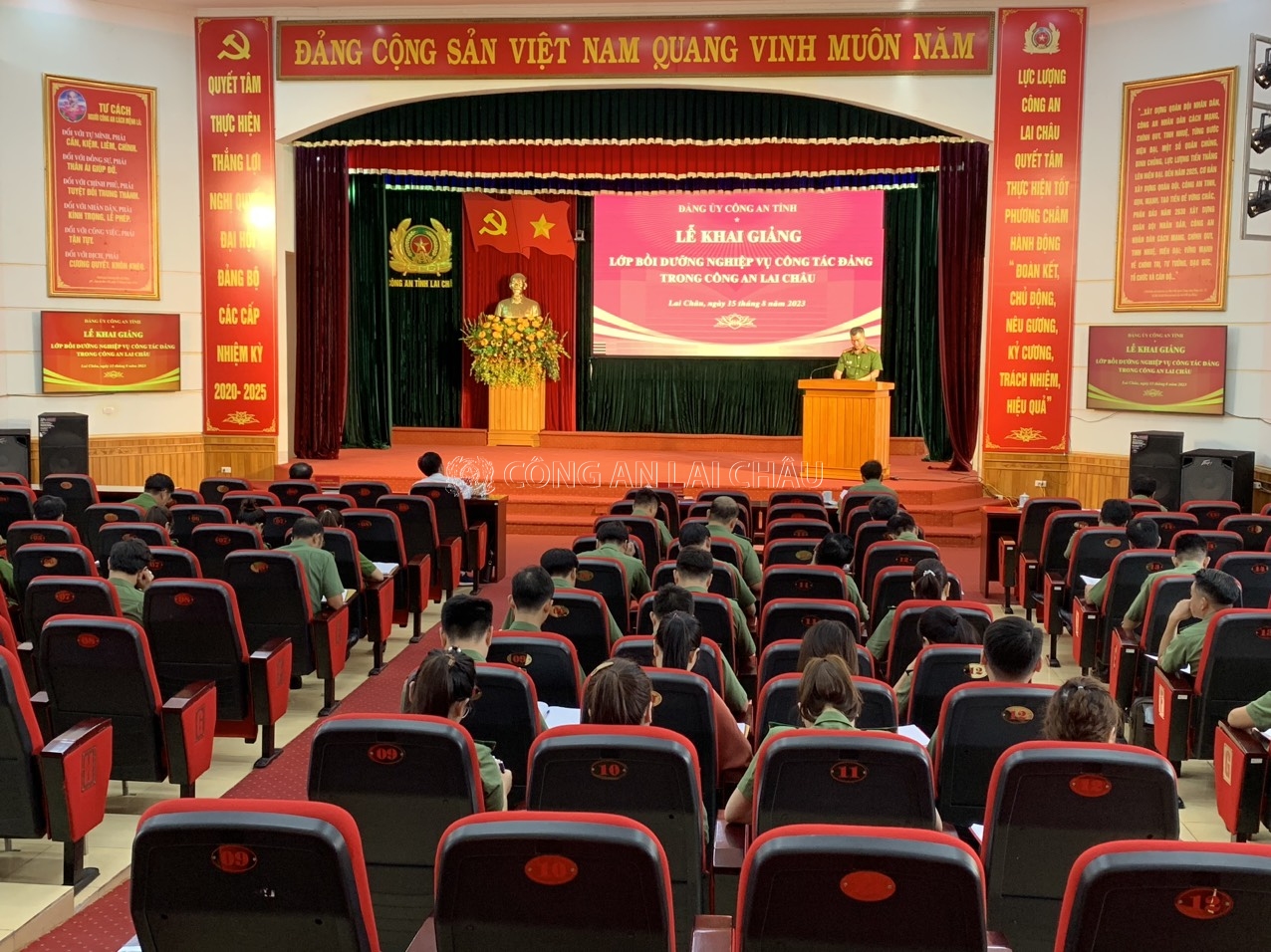 Đại tá Nguyễn Tuấn Hưng – Phó Giám đốc Công an tỉnh phát biểu chỉ đạo lớp tập huấn