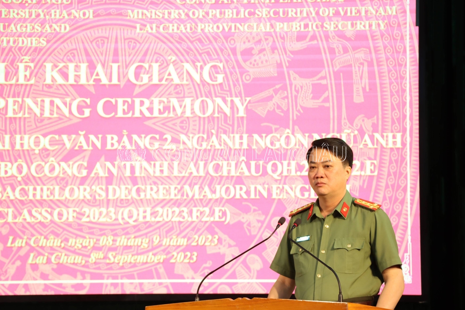 Đại tá Nguyễn Viết Giang - Giám đốc Công an tỉnh phát biểu chỉ đạo tại buổi lễ khai giảng