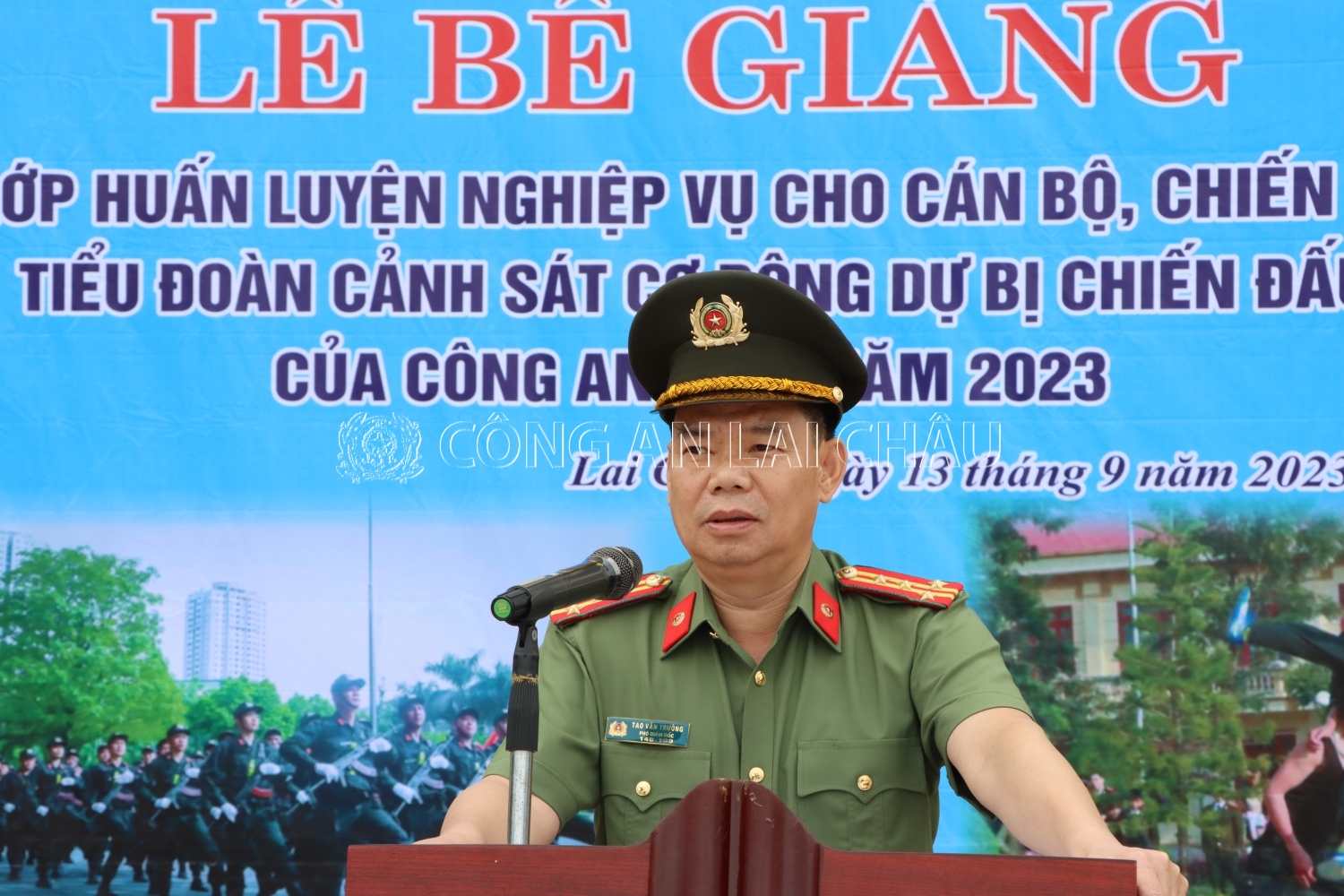 Đại tá Tao Văn Trường - Phó giám đốc Công an tỉnh phát biểu tại Lễ bế giảng