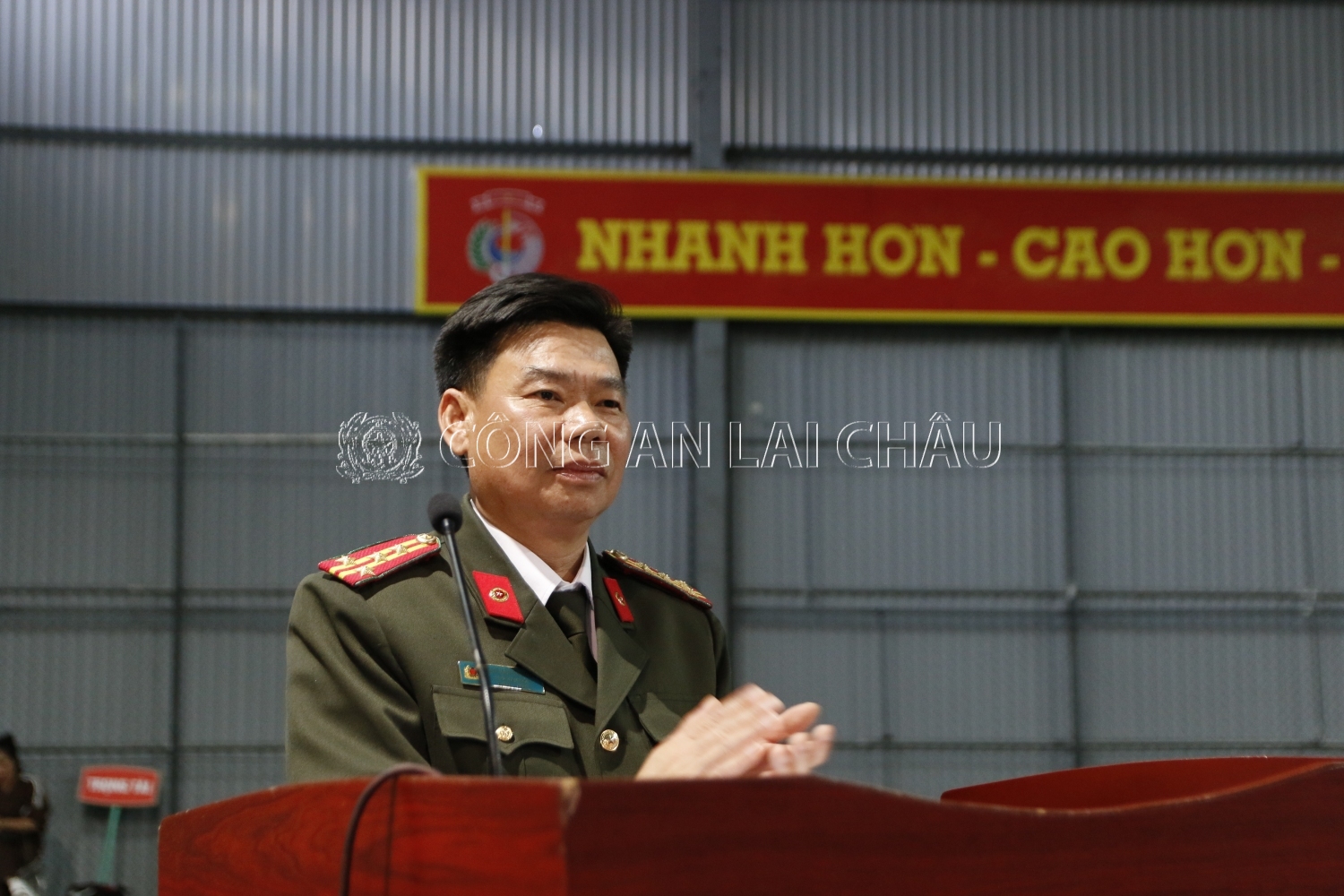 Đại tá Tao Văn Trường - Phó giám đốc Công an tỉnh phát biểu bế mạc Hội thao