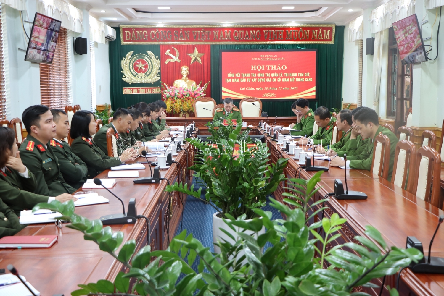 Đại tá Nguyễn Tuấn Hưng - Phó giám đốc Công an tỉnh dự Hội thảo tại điểm cầu Công an tỉnh