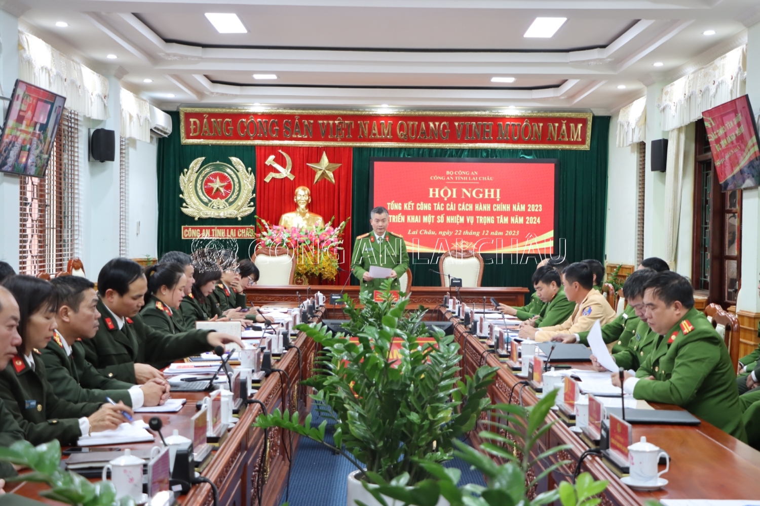 Đại tá Nguyễn Tuấn Hưng - Phó Giám đốc Công an tỉnh phát biểu chỉ đạo tại Hội nghị