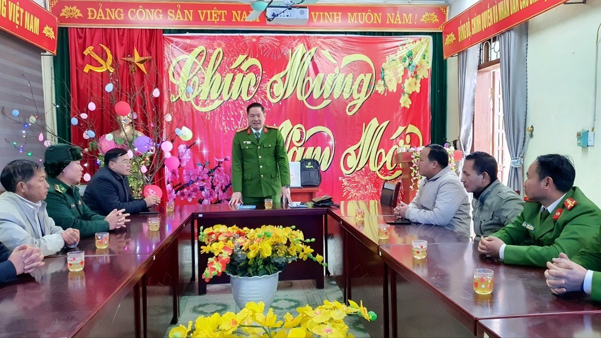 Đồng chí Đại tá Phạm Hải Đăng, Phó giám đốc Công an tỉnh thăm, chúc Tết cấp uỷ, chính quyền, lực lượng Công an, Biên phòng tại xã Mù Sang, huyện Phong Thổ