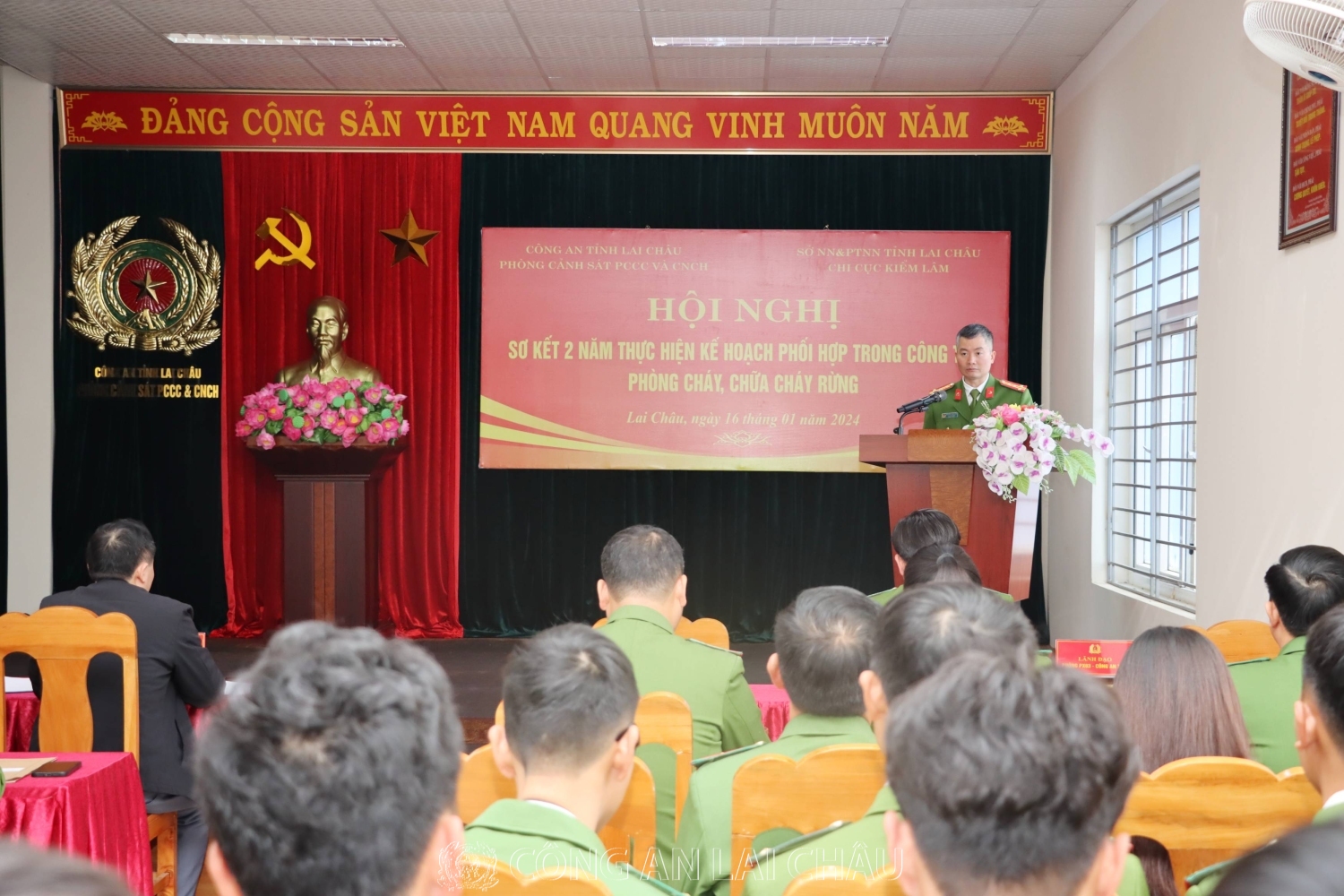 Đại tá Nguyễn Tuấn Hưng - Phó giám đốc Công an tỉnh phát biểu tại Hội nghị