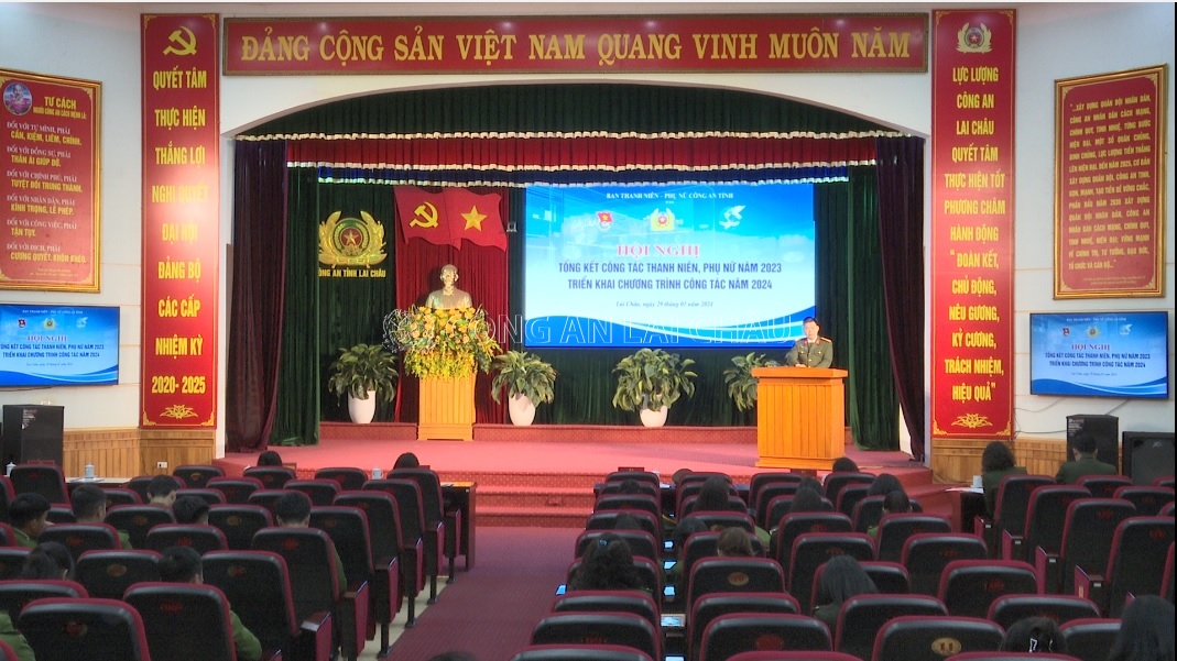 Đại tá Tao Văn Trường - Phó giám đốc Công an tỉnh phát biểu tại Hội nghị