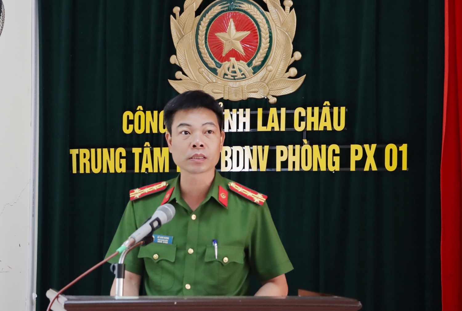 Đại tá Lê Anh Hưng Phó Giám đốc Công an tỉnh phát biểu chỉ đạo tại buổi lễ
