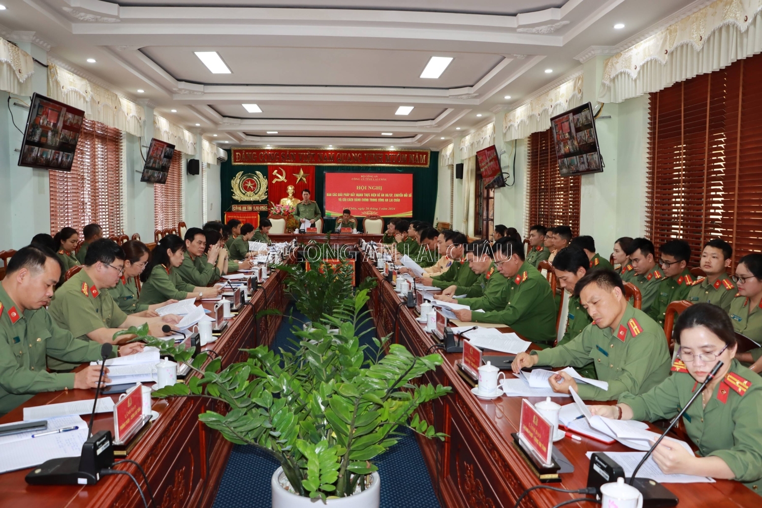 Đại tá Nguyễn Viết Giang   ủy viên BTV Tỉnh ủy, Giám đốc Công an tỉnh phát biểu kết luận tại Hội nghị