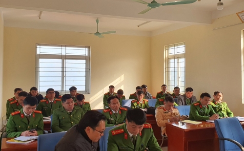 Toàn cảnh Hội nghị tập huấn lớp thứ nhất về công tác cải cách hành chính và dịch vụ công trực tuyến năm 2023 tại hội trường Công an xã Dào San.