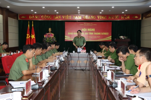 Đại tá Nguyễn Viết Giang - Giám đốc Công an tỉnh phát biểu chỉ đạo tại Hội nghị