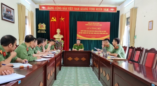 Công bố quyết định giám sát tại Chi bộ phòng Quản lý xuất, nhập cảnh