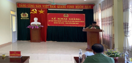 Lãnh đạo Phòng Xây dựng phong trào bảo vệ ANTQ khai giảng lớp BDNV