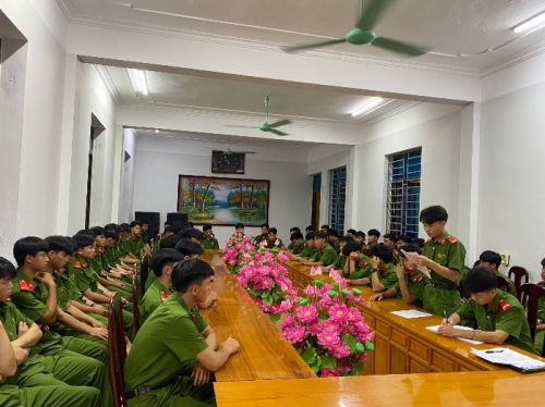 Quan tâm giáo dục chính trị, tư tưởng xây dựng người "Công an cách mệnh"