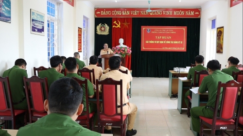 Thượng tá Đinh Văn Báu trưởng phòng CSGT, phát biểu buổi khai mạc.